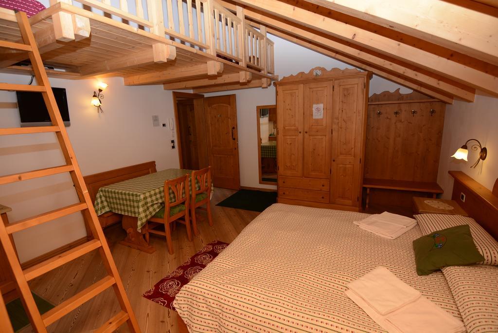 Ferienwohnung Casa Elena Rabbi Zimmer foto